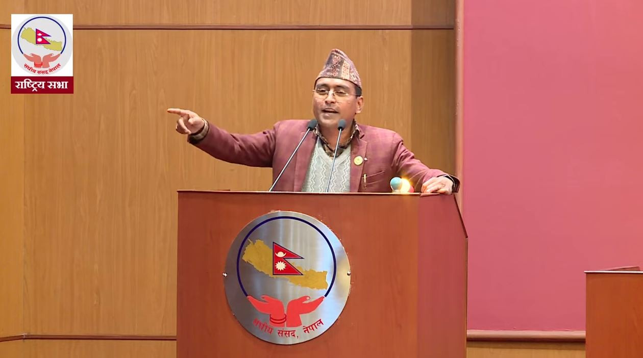 'मन्त्रीहरू बाहिर सांसदहरूलाई कुराएर भित्र दलालहरूसँग बस्छन्'